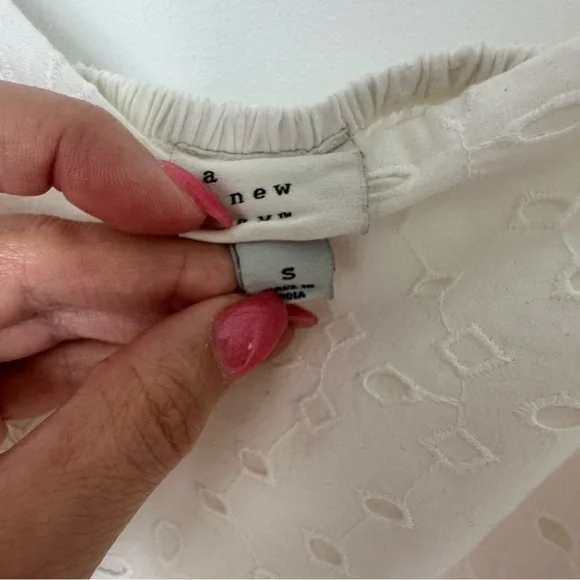 White eyelet. Dress- - Picture 5 of 5